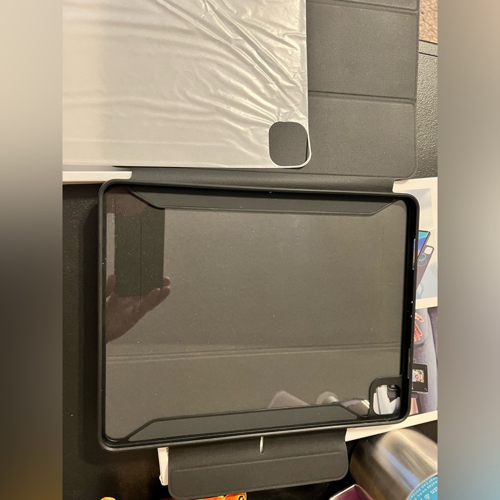 ESR for iPad Pro 12.9 Folio Case (2022/2021, 6th/5th Generation) - Picture 14 of 16